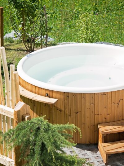 Basingstoke Hotels with Hot Tubs